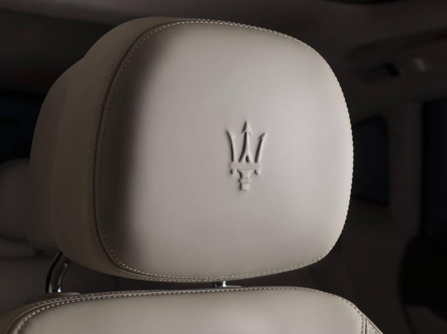 Детали интерьера Maserati Levante S Q4 GranLusso 2017 года  (WW) (фото 41 из 47)